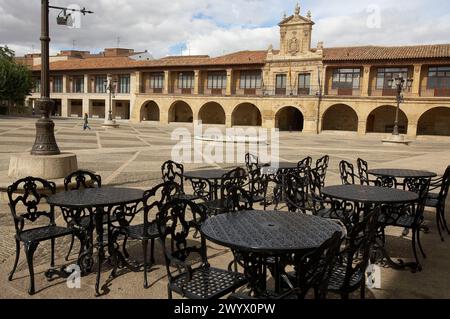 Rathaus. Plaza Mayor. Santo Domingo De La Calzada, La Rioja. Spanien. Stockfoto