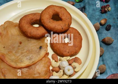 Bild von Babru Bhalla, Malpua traditionelle Snacks von mandi himachal pradesh indien, Zeichen der Festivals. Stockfoto