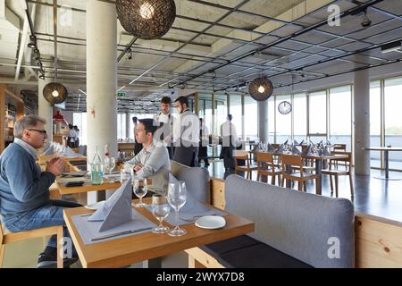 Restaurant, Baskisches kulinarisches Zentrum, Fakultät für Gastronomie und Zentrum für Forschung und Innovation in Essen und Gastronomie, Mondragon University, Donostia, San Sebastian, Gipuzkoa, Baskenland, Spanien. Stockfoto