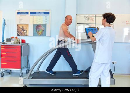 Kardiale Rehabilitation, Krankenhaus Donostia, San Sebastian, Gipuzkoa, Baskenland, Spanien. Stockfoto