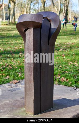 "Knoten XVIII, Corten Steel, 1991, Eduardo Chillida (1924-2002), Chillida Leku Museoa, Donostia, San Sebastian, Baskenland, Spanien. Stockfoto