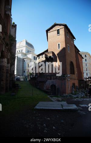 Casina dei Vallati - Museo della Shoah - Holocaust-Museum in Rom mit Tempio Maggior, der großen Synagoge von Rom im Hintergrund Stockfoto