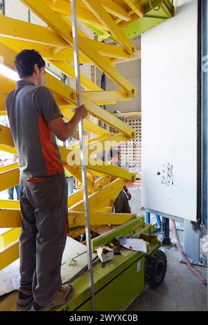 Mechanische Prüfung von Gebäudefassaden. Vorhangfassaden. Architektonische Gehäuse. Homologation von architektonischen Elementen. Zertifizierung, Zulassung, Prüfung und Konformitätsbewertung und technische Unterstützung . TECNALIA Forschung und Innovation. Azpeitia. Gipuzkoa. Baskenland. Spanien. Stockfoto