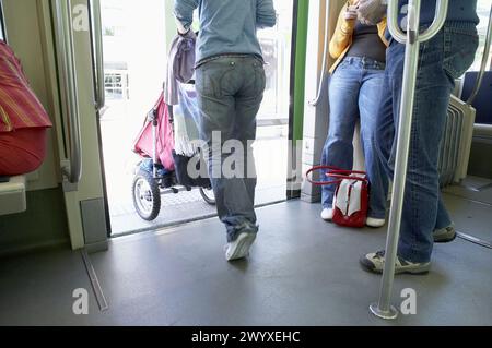 Pendler. Straßenbahn. Bilbao Bizkaia, Baskenland. Spanien. Stockfoto