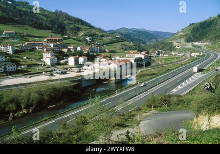 N-1 Autobahn, Isasondo, Guipúzcoa, Spanien. Stockfoto