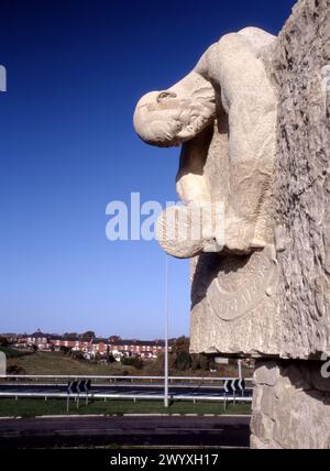 Die Skulptur Arte et Labor von Thompson Dagnall wurde 1999 für Blackburn zusammen mit dem Darwen Borough Council fertiggestellt Stockfoto