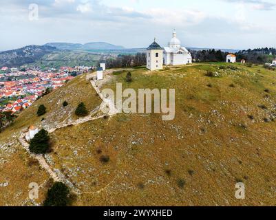 Stationen auf dem Kreuzweg auf dem Heiligen Hügel in Mikulov, Mähren, Tschechische Republik. Historisches Wahrzeichen und Wallfahrtsort aus dem 15. Jahrhundert. Stockfoto