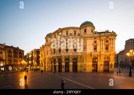 Das Arriaga antzokia auf Baskisch oder Teatro Arriaga auf Spanisch ist ein Opernhaus in Bilbao, Spanien. Es wurde im neobarocken Stil vom Architekten Joaquín erbaut Stockfoto