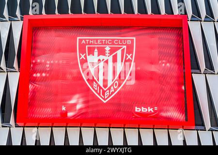 Fassadendetail. Atletische Abschirmung. San Mamés, auch bekannt als Nuevo San Mamés oder San Mames Barria, ist ein Fußballstadion für alle Sitzer, in dem Athletic Bilba beheimatet ist Stockfoto