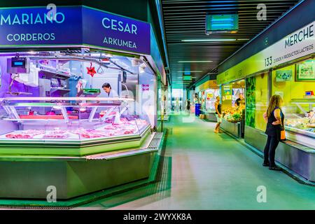 Der Mercado de la Ribera, Ribera Market, ist ein Marktplatz in Bilbao. Es liegt am rechten Ufer des Nervion River. Bilbao, Biskaya, Baskenland, Spanien Stockfoto