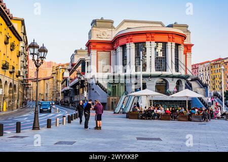 Der Mercado de la Ribera, Ribera Market, ist ein Marktplatz in Bilbao. Es liegt am rechten Ufer des Nervion River. Bilbao, Biskaya, Baskenland, Spanien Stockfoto