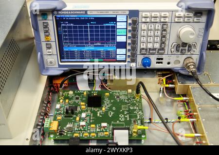 Entwicklungssystem für fortschrittliche GNSS-Galileo-Positionierungssystem-Empfänger, Electronics Lab, Tecnalia Research & Innovation, Zamudio, Bizkaia, Euskadi, Spanien. Stockfoto