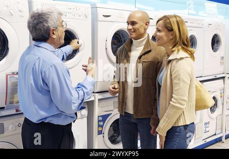 Hypermaket, Abteilung für Weißwaren. Stockfoto