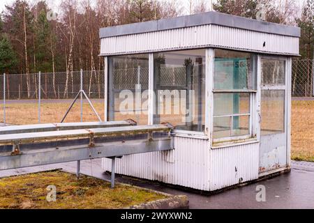 Helmstedt-Marienborn, Deutschland. Ehemaliger DDR-Grenzübergang entlang der Autobahn A2, heute Museum und Gedenkstätte zum Gedenken an die deutsche Division, Repression und Diktatur Helmstedt-Marienborn. Ehemaliger DDR-Grenzübergang entlang der Autobahn A2, heute Museum und Gedenk-Gedenkstätte zum Gedenken an die Deutsche Division. Helmstedt - Marienborg Marienborn A2 Saksen - Anhalt Deutschland Copyright: XGuidoxKoppesx Stockfoto