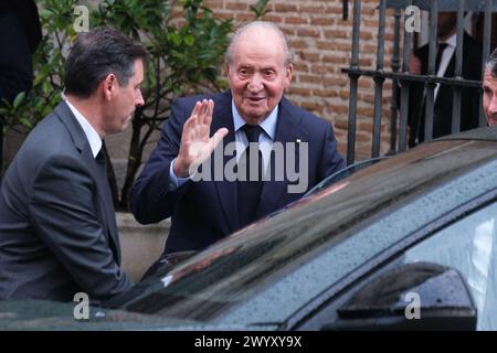 König Juan Carlos I. von Spanien verlässt die Messe für Fernando Gómez-Acebo am 8. April 2024 in Madrid. Stockfoto