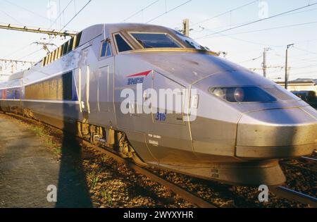 TGV (Hochgeschwindigkeitszug). Hendaye. Frankreich (Spanisch-französische Grenze). Stockfoto