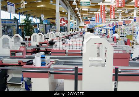 Registrierkassen. Eroski Einkaufszentrum. Urbil. Usurbil. Guipuzcoa. Baskenland. Spanien. Stockfoto