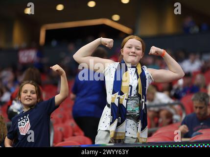 Atlanta, Georgia, USA. April 2024. Fußballfans beim Halbfinalspiel 2024 zwischen Brasilien und Kanada am 6. April 2024 in Atlanta. Nach einer Unentschieden 1-1 gewann Kanada bei Elfmeterschießen (Credit Image: © Scott Coleman/ZUMA Press Wire) NUR REDAKTIONELLE VERWENDUNG! Nicht für kommerzielle ZWECKE! Stockfoto