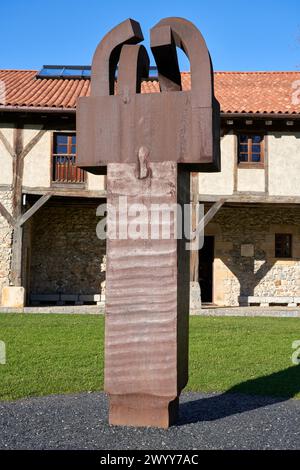 "In Lobe of Iron III, Corten Steel", 1991, Eduardo Chillida (1924-2002), Chillida Leku Museoa, Donostia, San Sebastian, Baskenland, Spanien. Stockfoto