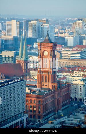 Rotes Rathaus Rotes Rathaus, Alexanderplatz, Berlin, Deutschland. Stockfoto