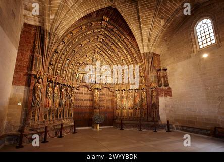 Polychrome gotische Fassade, Kirche Santa Maria de los Reyes, Laguardia, Rioja Alavesa, Alava, Baskenland, Spanien. Stockfoto