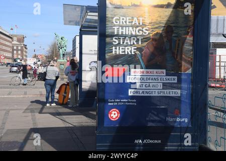 Kopenhagen/Dänemark/08 April 2024/Billbaord an dänischen Bushaltestellen von Hamburg EM 2024 Nachricht an dane, Hamburg 2024 für EM 2024 Spiel zu besuchen .Photo.Francis Joseph Dean/Dean Pictures Stockfoto