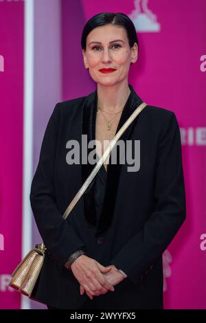 Cannes, Frankreich. April 2024. Ovidie besuchte den Pink Carpet im Rahmen des 7. CannesSeries International Festivals in Cannes, Frankreich am 8. April 2024. Foto: Aurore Marechal/ABACAPRESS.COM Credit: Abaca Press/Alamy Live News Stockfoto