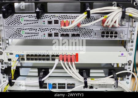 Kommunikationsnetzwerkschränke, CPD, Datenverarbeitungszentrum. Stockfoto