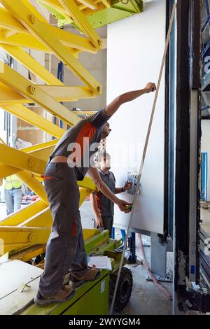 Mechanische Prüfung von Gebäudefassaden. Vorhangfassaden. Architektonische Gehäuse. Homologation von architektonischen Elementen. Zertifizierung, Zulassung, Prüfung und Konformitätsbewertung und technische Unterstützung . TECNALIA Forschung und Innovation. Azpeitia. Gipuzkoa. Baskenland. Spanien. Stockfoto