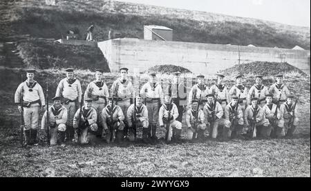 Ein Landungstrupp der Royal Navy mit Gewehren und festen Bajonetten. Stockfoto