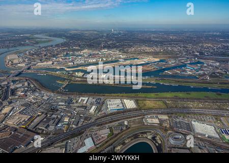 Luftansicht, Duisport - Duisburger Hafen, Hafengebiet mit Ölinsel, Kohleinsel und Schrottinsel, Fernsicht, Ruhrort, Duisburg, Ruhrgebiet, Nord Stockfoto