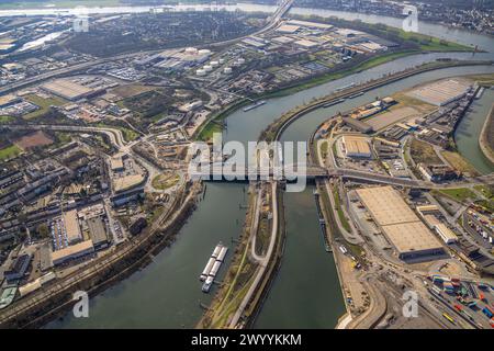 Luftaufnahme, Duisport - Duisburger Hafen, Karl-Lehr-Brücke zwischen Kaßlerfeld und Ruhrort, Ruhrort, Duisburg, Ruhrgebiet, Nordrhein-Westfalen, Germa Stockfoto