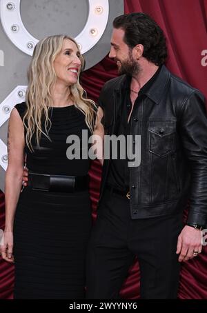 London, Großbritannien. April 2024. Sam Taylor-Johnson und Aaron Taylor-Johnson kommen an der Back to Black World Premiere, Odeon Luxe Cinema, Leicester Square. Quelle: Doug Peters/EMPICS/Alamy Live News Stockfoto