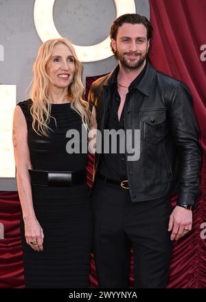 London, Großbritannien. April 2024. Sam Taylor-Johnson und Aaron Taylor-Johnson kommen an der Back to Black World Premiere, Odeon Luxe Cinema, Leicester Square. Quelle: Doug Peters/EMPICS/Alamy Live News Stockfoto