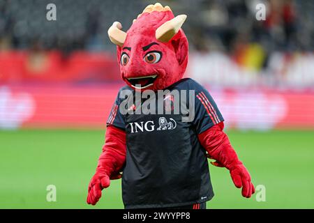 Leuven, Belgien. April 2024. Belgische mascotte nach einem Spiel zwischen den belgischen Nationalmannschaften, genannt die Red Flames und Spanien, am ersten Spieltag in der Gruppe A2 in der Liga der UEFA-Europameisterschaft der Frauen 2023-24, am Freitag, den 5. April 2024 in Leuven, BELGIEN. Quelle: Sportpix/Alamy Live News Stockfoto