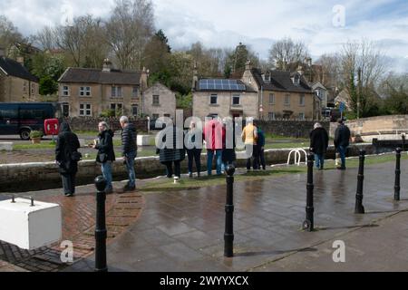 Canal Spectators, Bradford auf Avon, Wiltshire, England Stockfoto