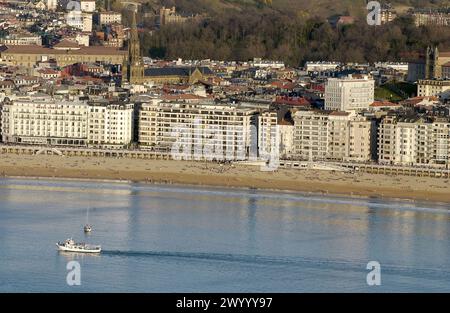 La Concha-Bucht. Kathedrale Buen Pastor. Donostia, San Sebastian. Euskadi. Spanien. Stockfoto