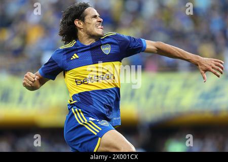 Edinson Cavani, der Stürmer der Boca Juniors, feiert, nachdem er 2024 am 30. März 2024 im Stadion La Bombonera in Buenos Aires ein Tor gegen San Lorenzo geschossen hat. Stockfoto