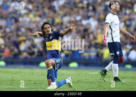 Edinson Cavani, der Stürmer der Boca Juniors, feiert, nachdem er 2024 am 30. März 2024 im Stadion La Bombonera in Buenos Aires ein Tor gegen San Lorenzo geschossen hat. Stockfoto