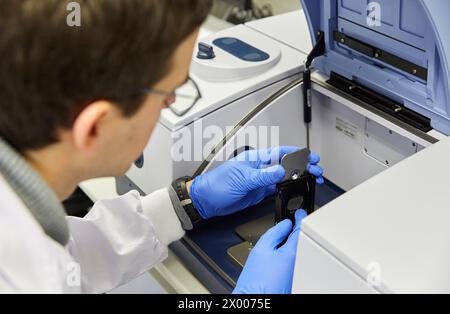 VERTEX FTIR Forschungsspektrometer, Fourier Transform Infrarot. Labor zur organischen Charakterisierung. Abteilung Energie und Umwelt. TECNALIA Forschung und Innovation. Donostia. San Sebastian. Gipuzkoa. Baskenland. Spanien. Europa. Stockfoto