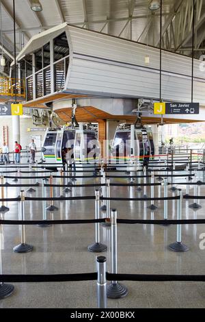 U-Bahn-Kabel, Estacion de San Javier, Medellin, Antioquia, Kolumbien, Südamerika. Stockfoto