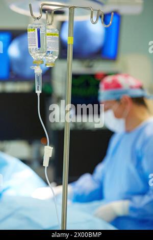 Operationssaal zur Platzierung des Defibrillators. Intensivstation Intensivstation Intensivstation, Krankenhaus Donostia, San Sebastian, Gipuzkoa, Baskenland, Spanien. Stockfoto