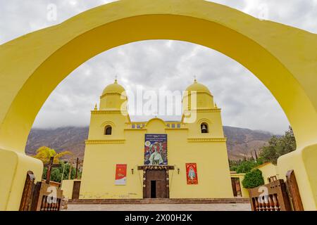 Fassade der Kirche unserer Lieben Frau vom Rosenkranz von Tilcara in Jujuy, Argentinien. Stockfoto