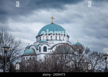 Bild des belgrader Katharertempels von St. Sava, von außen gesehen. Die Kirche St. Sava, oder Hram Svetog Save, ist ein serbisch-orthodoxer chur Stockfoto