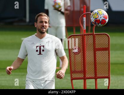 München, Deutschland. April 2024. Harry Kane von Bayern München nimmt an einer Trainingseinheit Teil, die sich auf das erste Spiel im Viertelfinale der UEFA Champions League gegen Arsenal am 8. April 2024 in München vorbereitet. Quelle: Philippe Ruiz/Xinhua/Alamy Live News Stockfoto