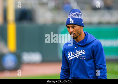 Minneapolis, Minnesota, USA. April 2024. Die Los Angeles Dodgers Shortstop MOOKIE BETTS (50) wird vor einem MLB-Spiel zwischen den Minnesota Twins und den Los Angeles Dodgers am 8. April 2024 im Target Field in Minneapolis aufgeheizt. (Kreditbild: © Steven Garcia/ZUMA Press Wire) NUR REDAKTIONELLE VERWENDUNG! Nicht für kommerzielle ZWECKE! Stockfoto