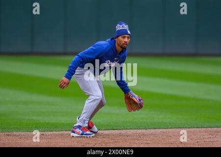 Minneapolis, Minnesota, USA. April 2024. Die Los Angeles Dodgers Shortstop MOOKIE BETTS (50) wird vor einem MLB-Spiel zwischen den Minnesota Twins und den Los Angeles Dodgers am 8. April 2024 im Target Field in Minneapolis aufgeheizt. (Kreditbild: © Steven Garcia/ZUMA Press Wire) NUR REDAKTIONELLE VERWENDUNG! Nicht für kommerzielle ZWECKE! Stockfoto