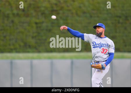 Minneapolis, Minnesota, USA. April 2024. Der Los Angeles Dodgers Outfielder TEOSCAR HERNÃNDEZ (37) während eines MLB-Spiels zwischen den Minnesota Twins und den Los Angeles Dodgers am 8. April 2024 im Target Field in Minneapolis. Die Dodgers gewannen mit 4:2. (Kreditbild: © Steven Garcia/ZUMA Press Wire) NUR REDAKTIONELLE VERWENDUNG! Nicht für kommerzielle ZWECKE! Stockfoto