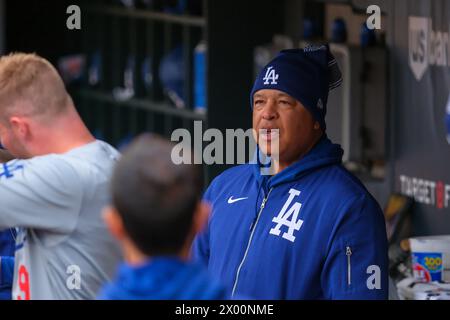 Minneapolis, Minnesota, USA. April 2024. DAVE ROBERTS, Manager der Los Angeles Dodgers, vor einem MLB-Spiel zwischen den Minnesota Twins und den Los Angeles Dodgers am 8. April 2024 im Target Field in Minneapolis. Die Dodgers gewannen mit 4:2. (Kreditbild: © Steven Garcia/ZUMA Press Wire) NUR REDAKTIONELLE VERWENDUNG! Nicht für kommerzielle ZWECKE! Stockfoto