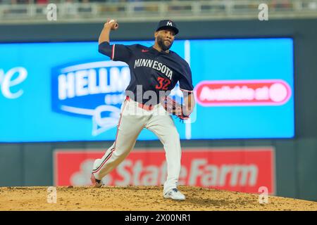 Minneapolis, Minnesota, USA. April 2024. Minnesota Twins Pitcher JAY JACKSON (32) während eines MLB-Spiels zwischen den Minnesota Twins und den Los Angeles Dodgers am 8. April 2024 im Target Field in Minneapolis. Die Dodgers gewannen mit 4:2. (Kreditbild: © Steven Garcia/ZUMA Press Wire) NUR REDAKTIONELLE VERWENDUNG! Nicht für kommerzielle ZWECKE! Stockfoto